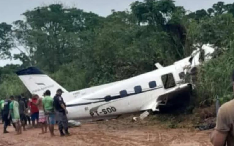 Dois tripulantes e 12 passageiros morrem em queda de avião no Amazonas | Jornal NH