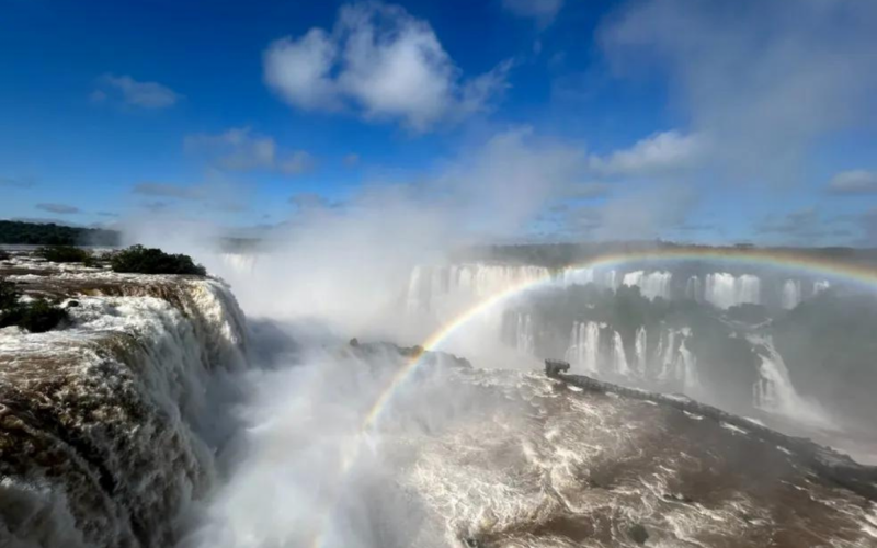 VÍDEO: Vazão das Cataratas do Iguaçu aumenta com chuva volumosa e forma espetáculo nas águas