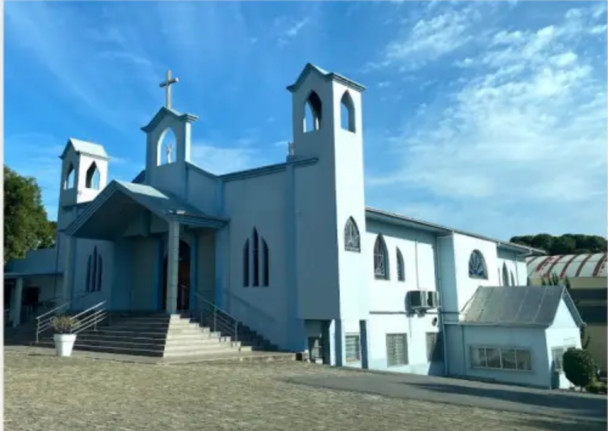 Milagre? Padre leva tiro no peito, mas bala acerta crucifixo; caso aconteceu na Serra
