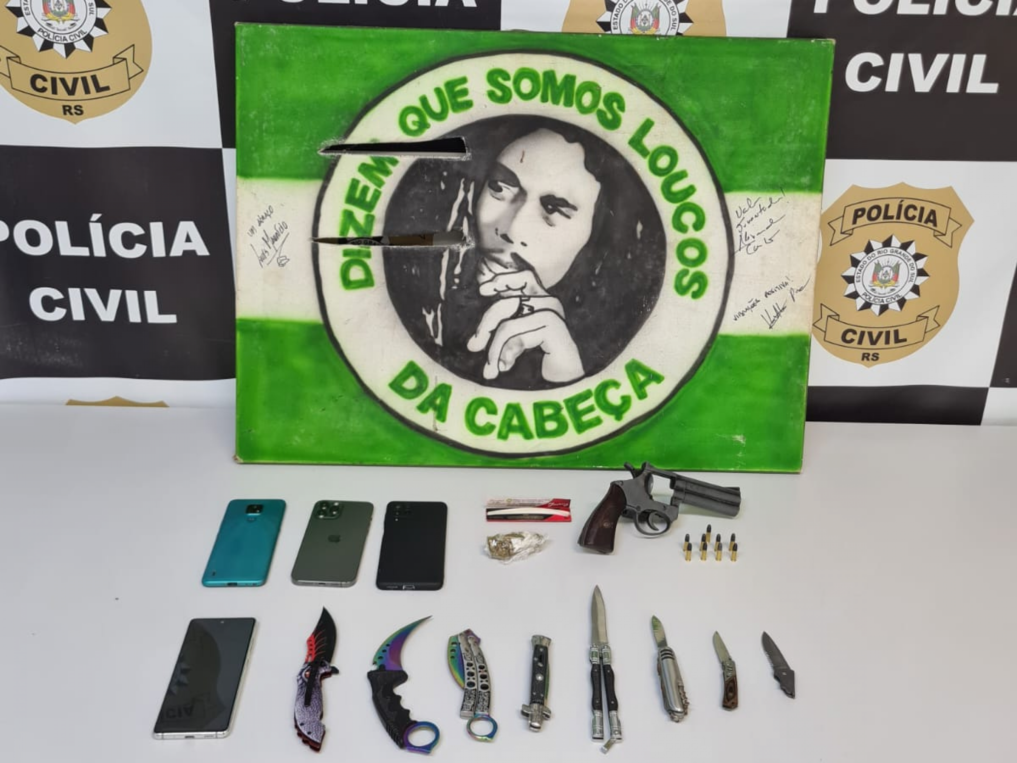 Integrantes de torcida organizada do Grêmio são investigados por entrar em jogo com uniforme do Inter para pegar objeto