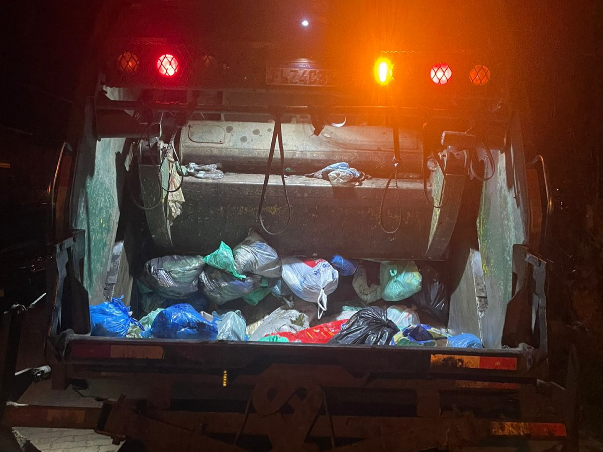 Investigação de morte de bebê encontrado dentro de caminhão de lixo é concluída; veja o que a Polícia descobriu
