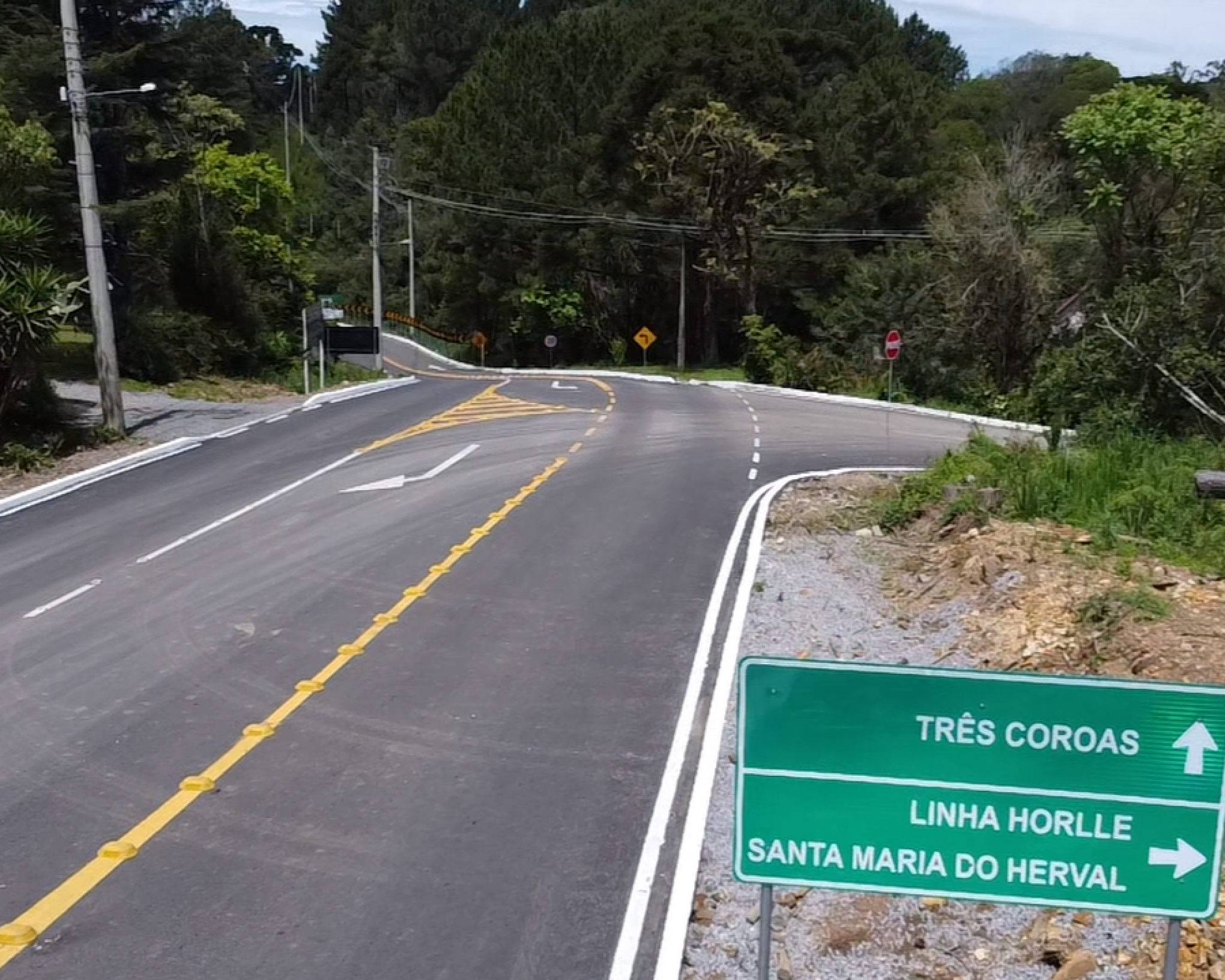 Ligação entre Gramado e Três Coroas via interior tem asfaltamento inaugurado