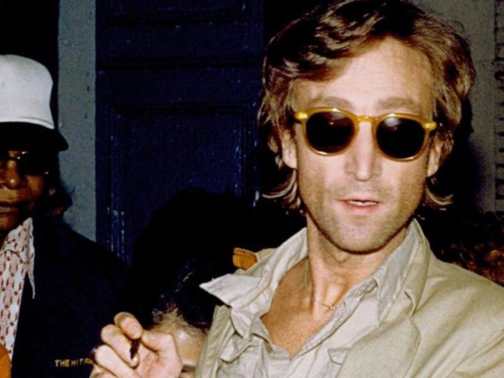 Participação de Yoko Ono? Série documental sobre morte de John Lennon é anunciada com fotos do crime inéditas
