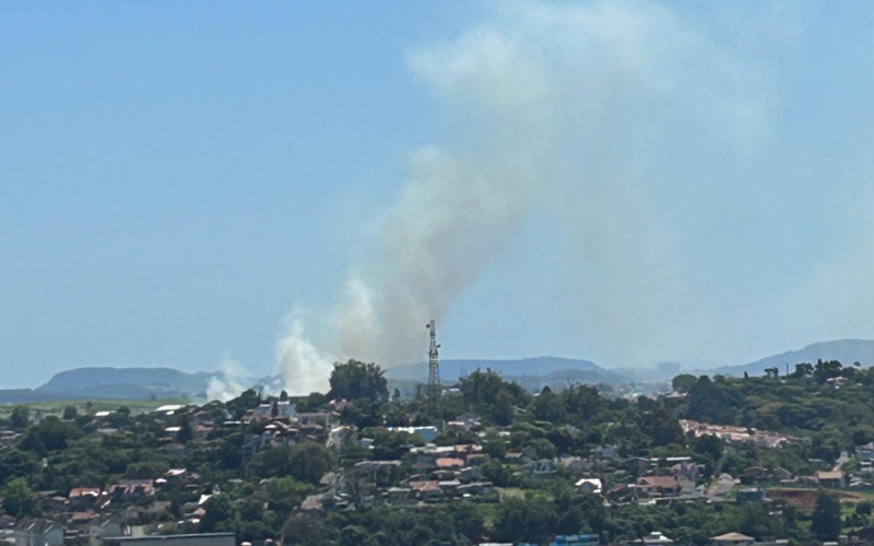 Nuvem de fumaÃ§a chama a atenÃ§Ã£o em Novo Hamburgo