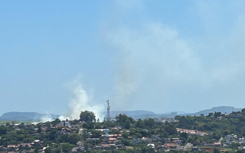 Nuvem de fumaÃ§a chama a atenÃ§Ã£o em Novo Hamburgo