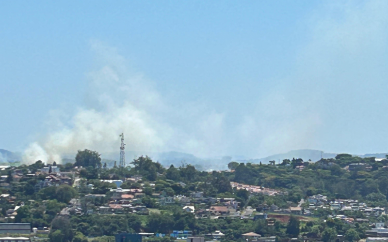 Nuvem de fumaÃ§a chama a atenÃ§Ã£o em Novo Hamburgo