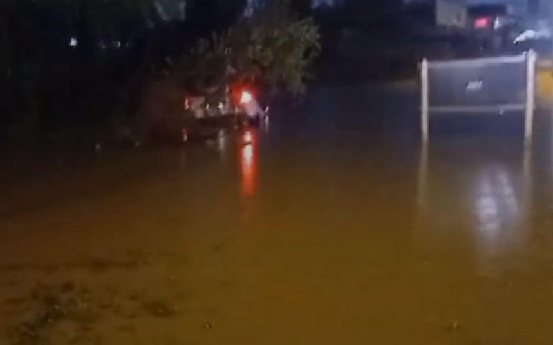VÍDEO: Duas mulheres morrem após carro ser arrastado pela chuva em Santa Catarina | Jornal NH