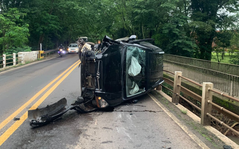 BR-116: Carro tomba e causa lentidão na rodovia nesta sexta-feira | Jornal NH