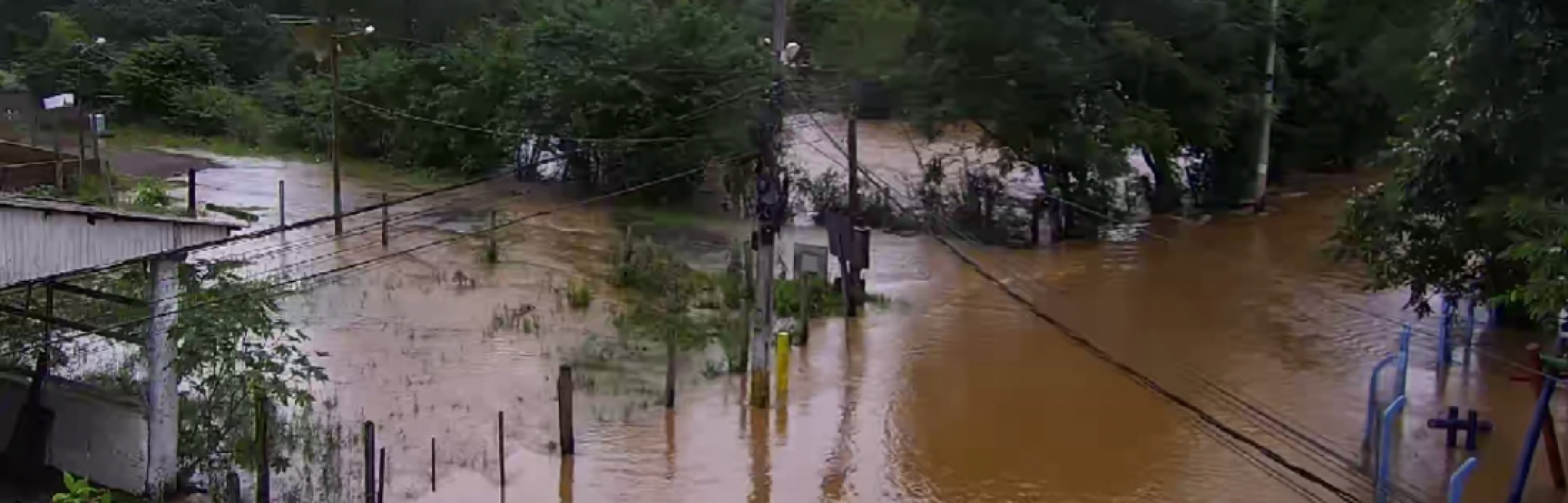 Ruas do bairro Barrinha, em Campo Bom, estão tomadas pela água e famílias foram removidas por precaução  | Jornal NH