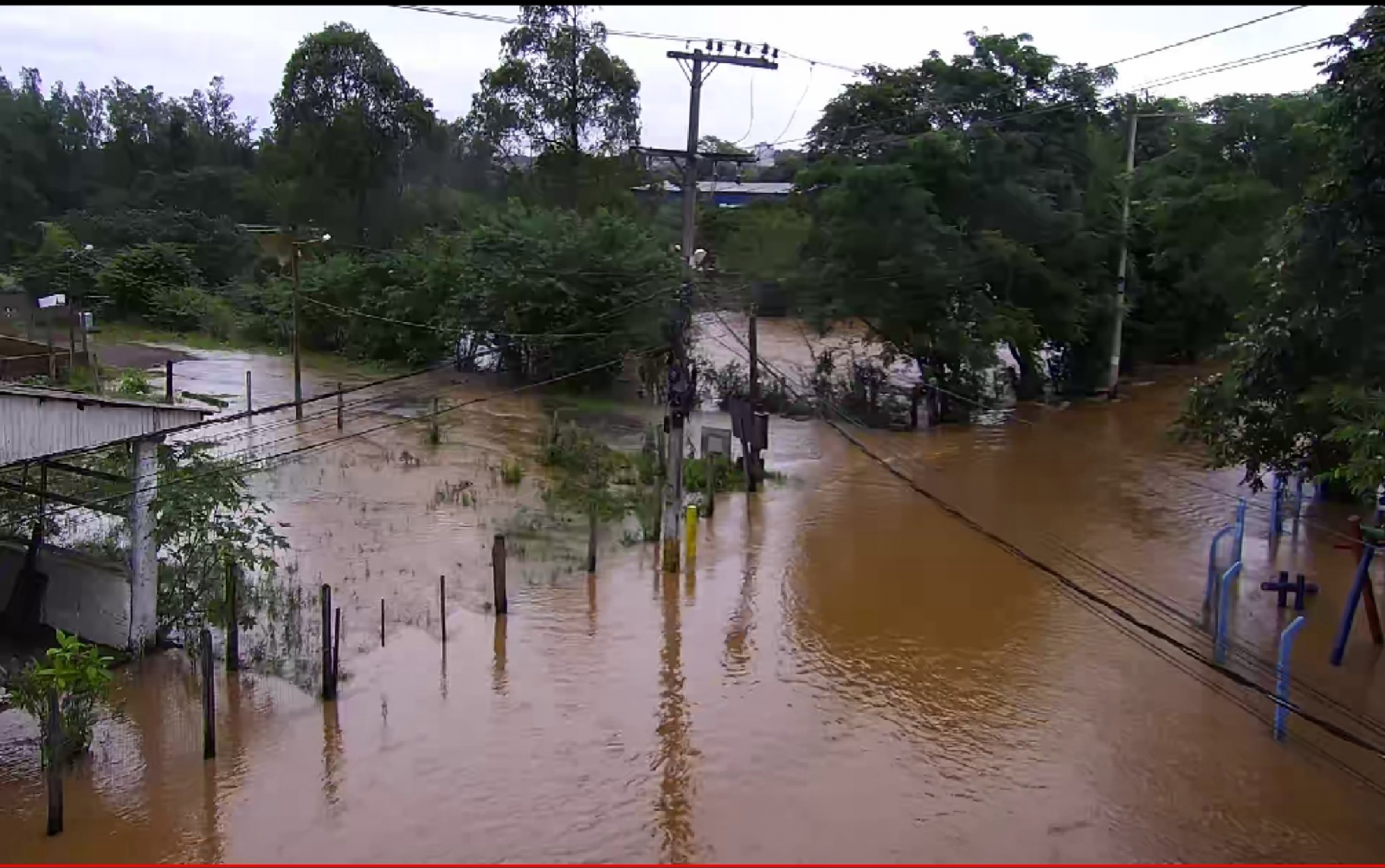 Rio dos Sinos começa a transbordar e deve causar preocupação ao longo da semana