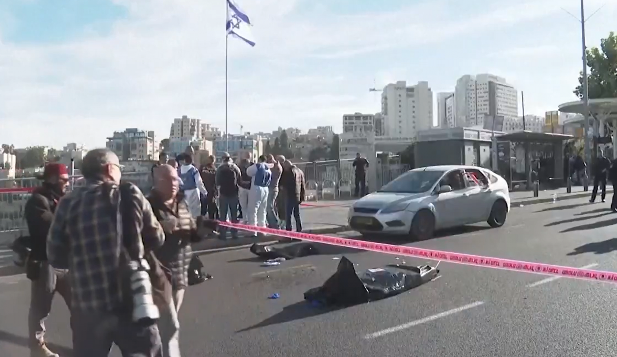 Ataque a tiros mata duas pessoas e deixa outras sete feridas em Jerusalém