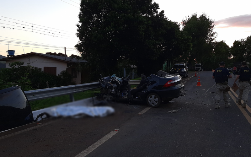 Motorista de 71 anos morreu apÃ³s colisÃ£o com caminhÃ£o na BR-116, em Morro Reuter, na tarde desta segunda-feira (11)