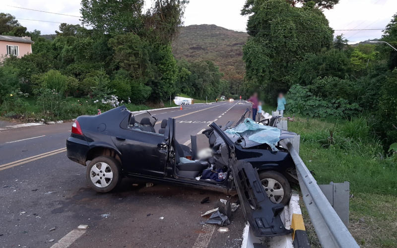 Motorista de 71 anos morreu apÃ³s colisÃ£o com caminhÃ£o na BR-116, em Morro Reuter, na tarde desta segunda-feira (11)