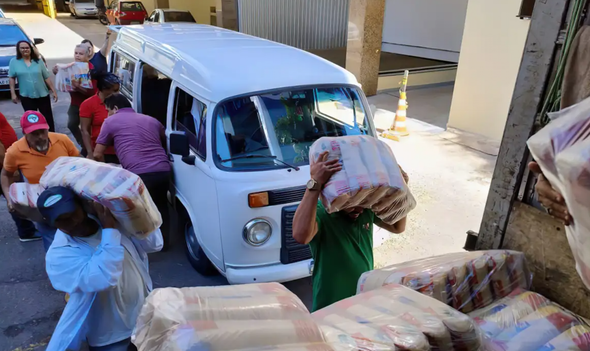 Mais de 10 toneladas de alimentos doados pelo MST são entregues pelo Brasil a Gaza