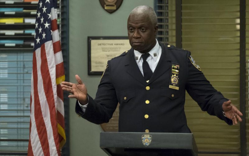 Ator viveu Capitão Holt na aclamada série Brooklyn Nine-Nine | Jornal NH