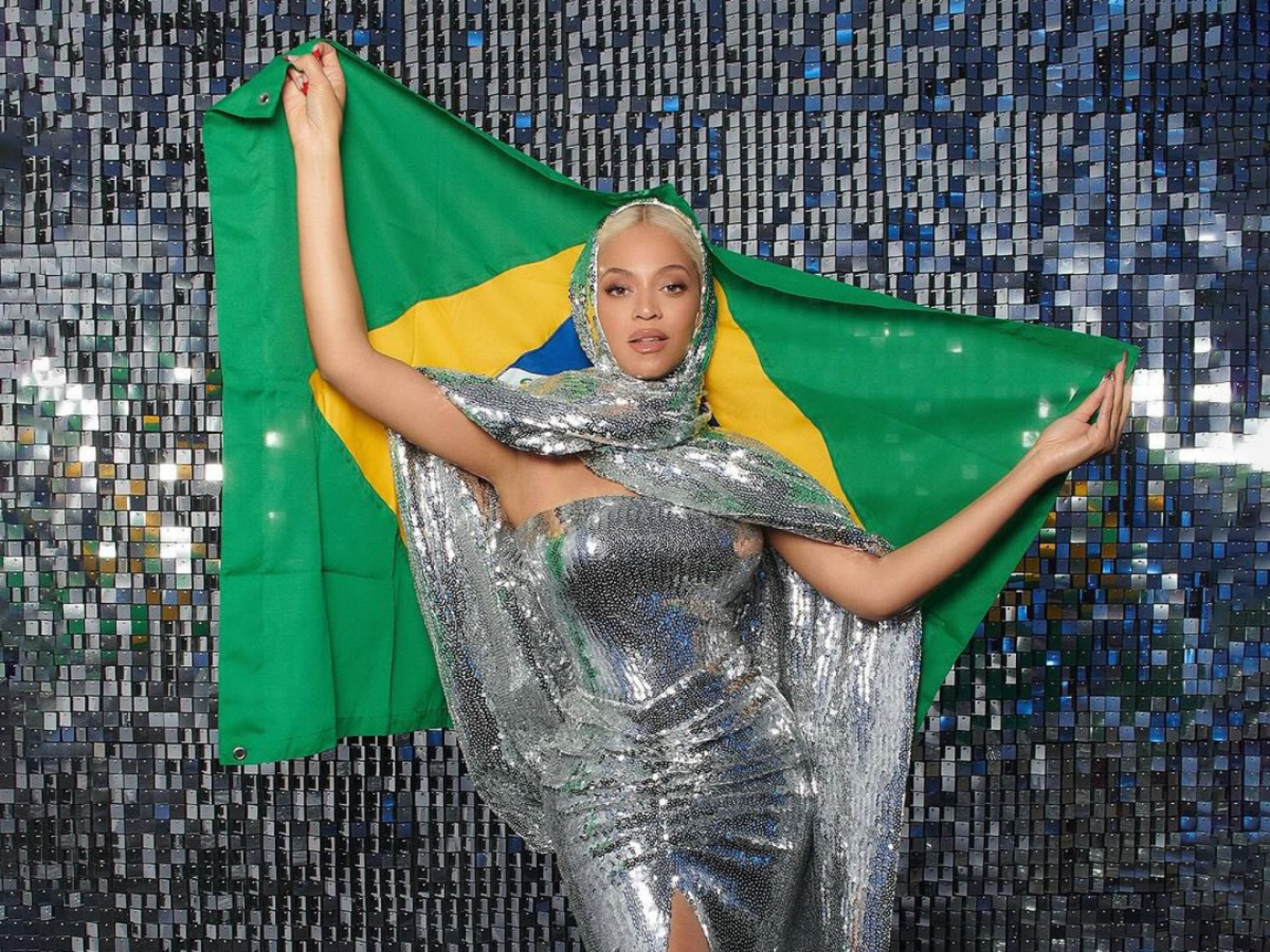 FOTOS: Surpresa! Beyoncé pega fãs desprevenidos e faz show em Salvador