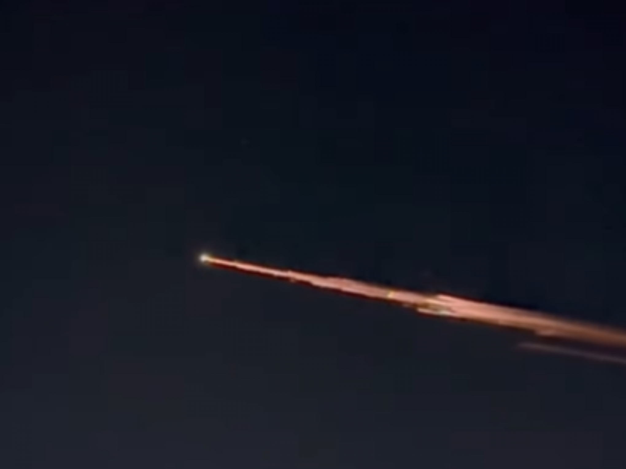VÍDEO: Luz que parece estrela cadente de fogo é vista no céu do Nordeste; entenda fenômeno