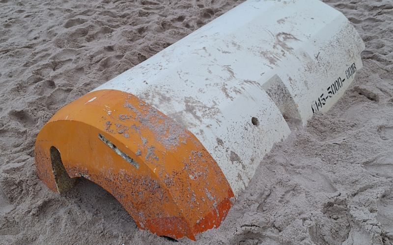 Objeto estranho na praia de Campeche, FlorianÃ³polis 