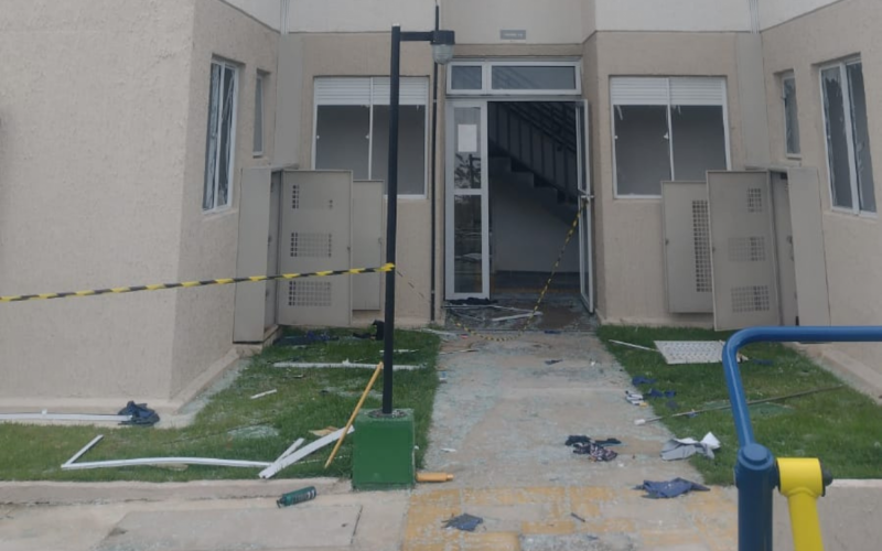 Moradores ficam em estado grave e prÃ©dio Ã© interditado apÃ³s explosÃ£o em condomÃ­nio de Porto Alegre