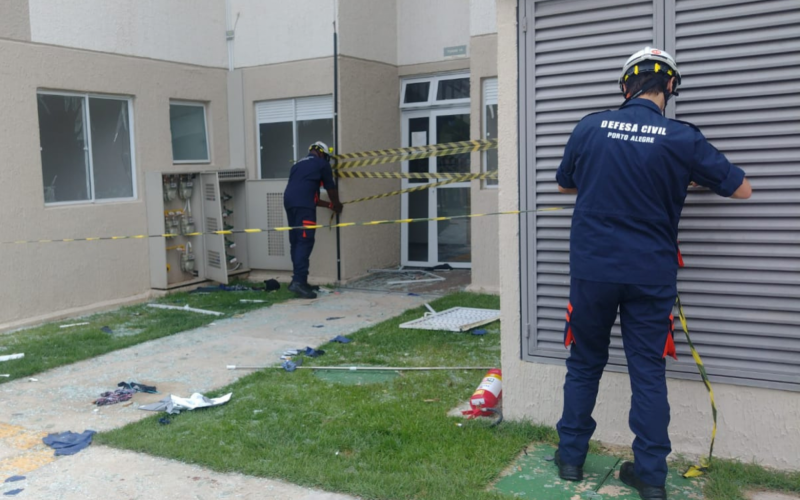 Moradores ficam em estado grave e prÃ©dio Ã© interditado apÃ³s explosÃ£o em condomÃ­nio de Porto Alegre