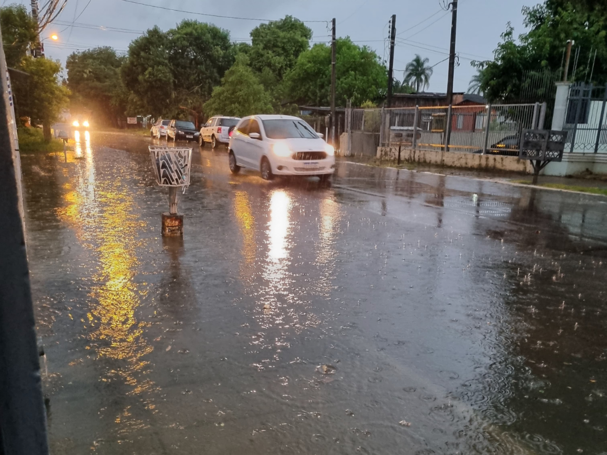 TEMPORAL: Em menos de duas horas, choveu mais de 80 milímetros em bairro de Canoas