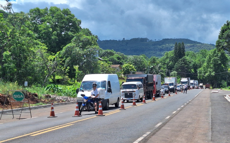 Trechos da BR-116 no Morro Reuter apresentam lentidÃ£o