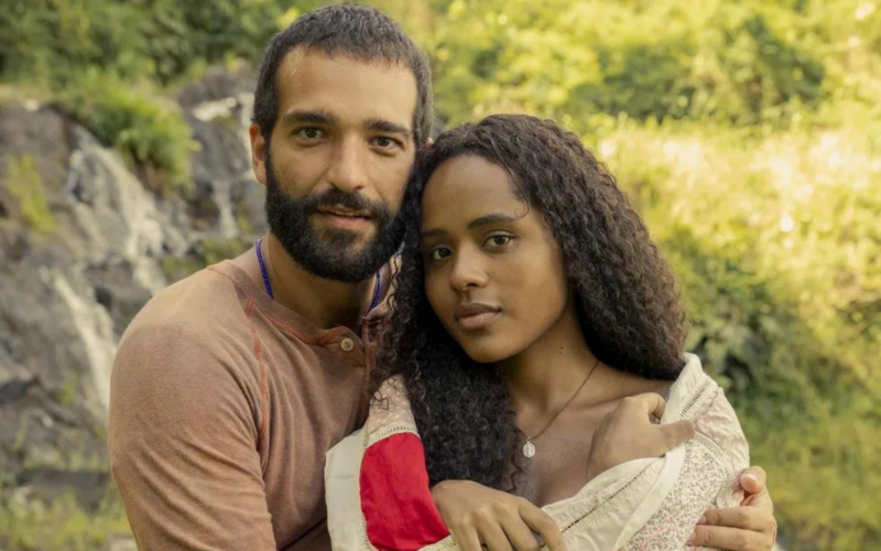 José Inocêncio (Humberto Carrão) e Maria Santa (Duda Santos) em Renascer | abc+