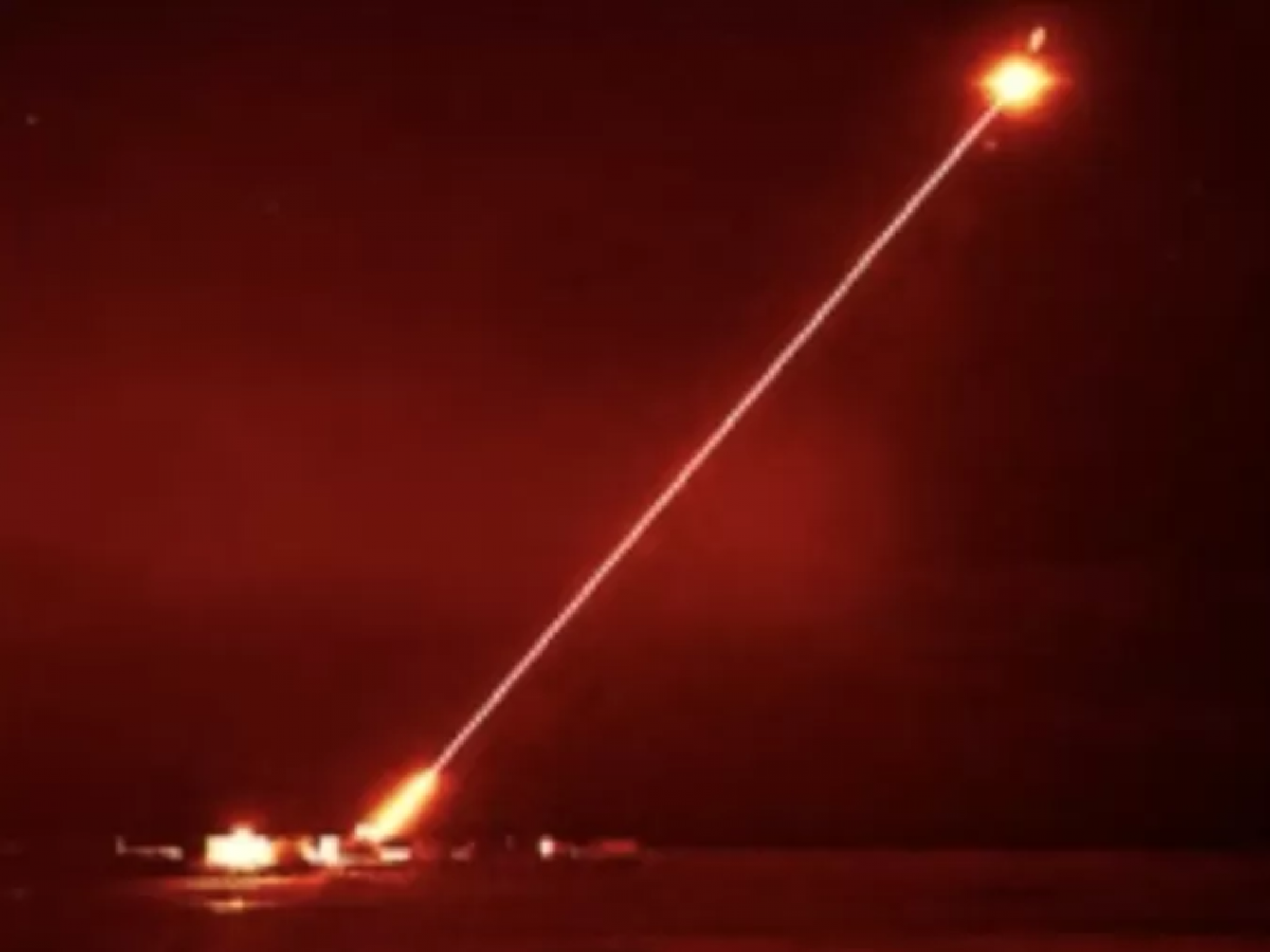 DragonFire: Nova arma militar à laser atinge alvos aéreos na velocidade da luz custando €10 por disparo