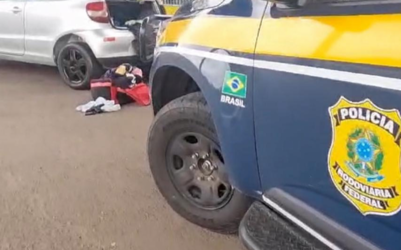 Homem foi preso transportando arma de uso restrito em sacola com fraldas de bebÃª