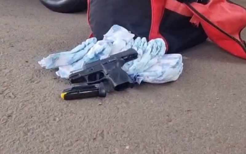 Homem foi preso por porte ilegal de arma de uso restrito