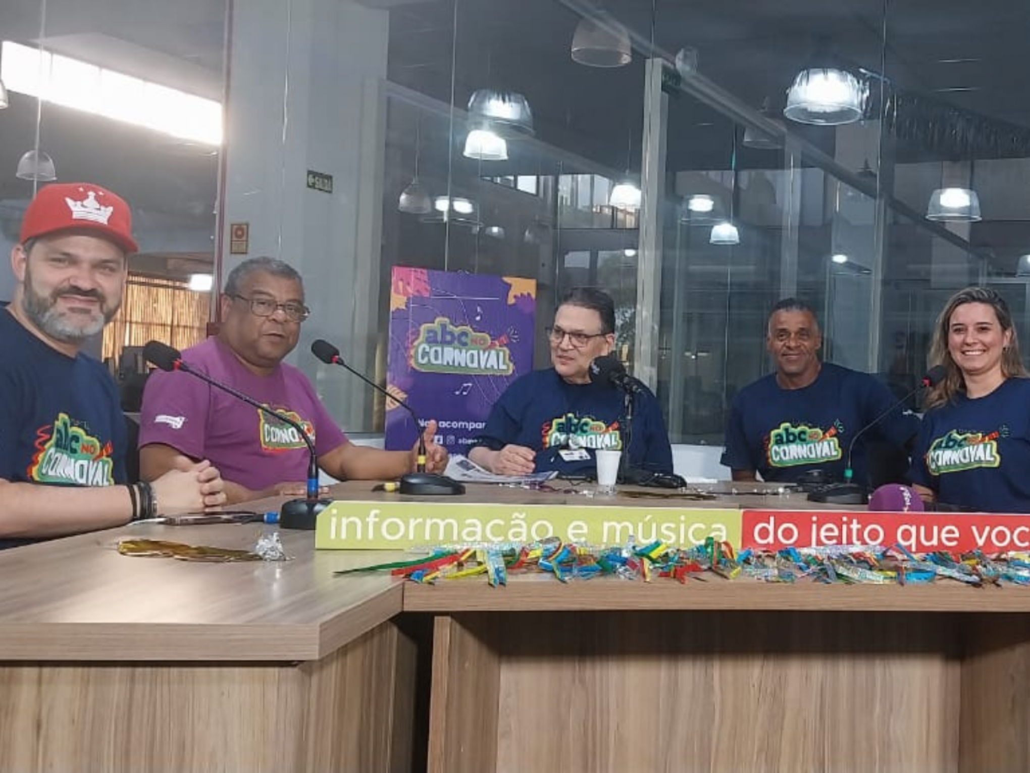 CARNAVAL: Cláudio Brito comanda o programa ABC no Carnaval; acompanhe ao vivo