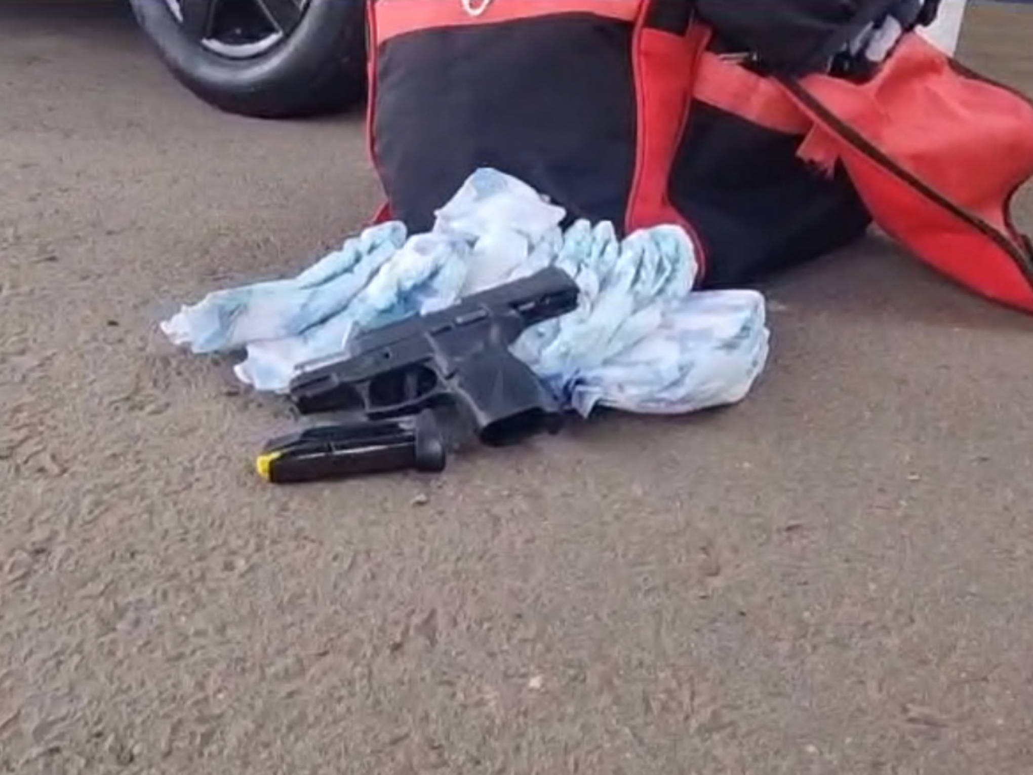 VÍDEO: Homem é preso portando arma de fogo escondida em fraldas de bebê em Montenegro