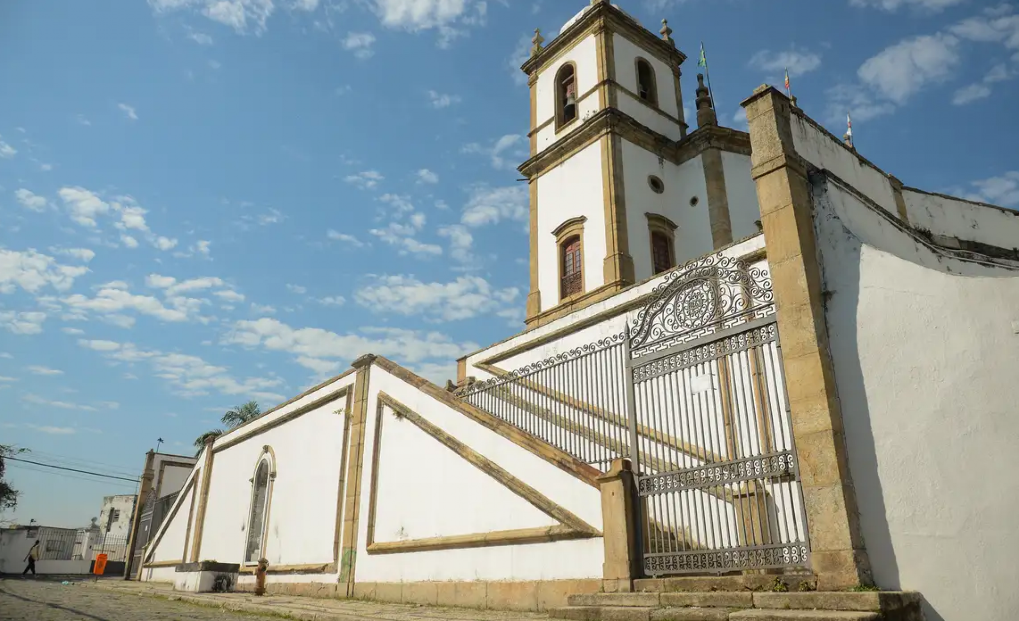 CENSO 2022: Brasil tem mais estabelecimentos religiosos que escolas e hospitais
