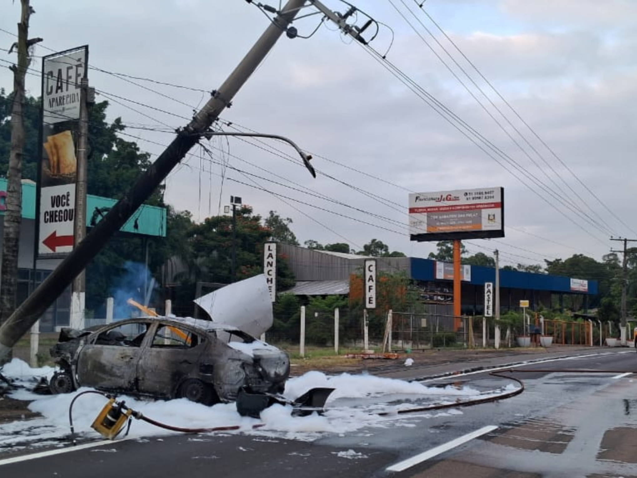 ACIDENTE DE TRÂNSITO: Veja como está a situação da RS-240 após acidente que deixou carro incendiado em Portão