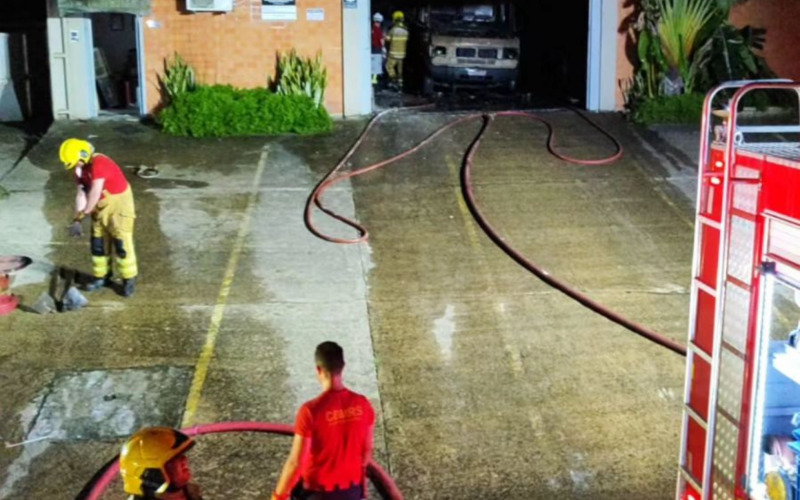 Homem fica ferido durante incÃªndio em reciclagem de Campo Bom