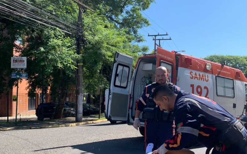 ACIDENTE DE TRÂNSITO: Motociclista fica ferida em acidente com carro na Maurício Cardoso | abc+