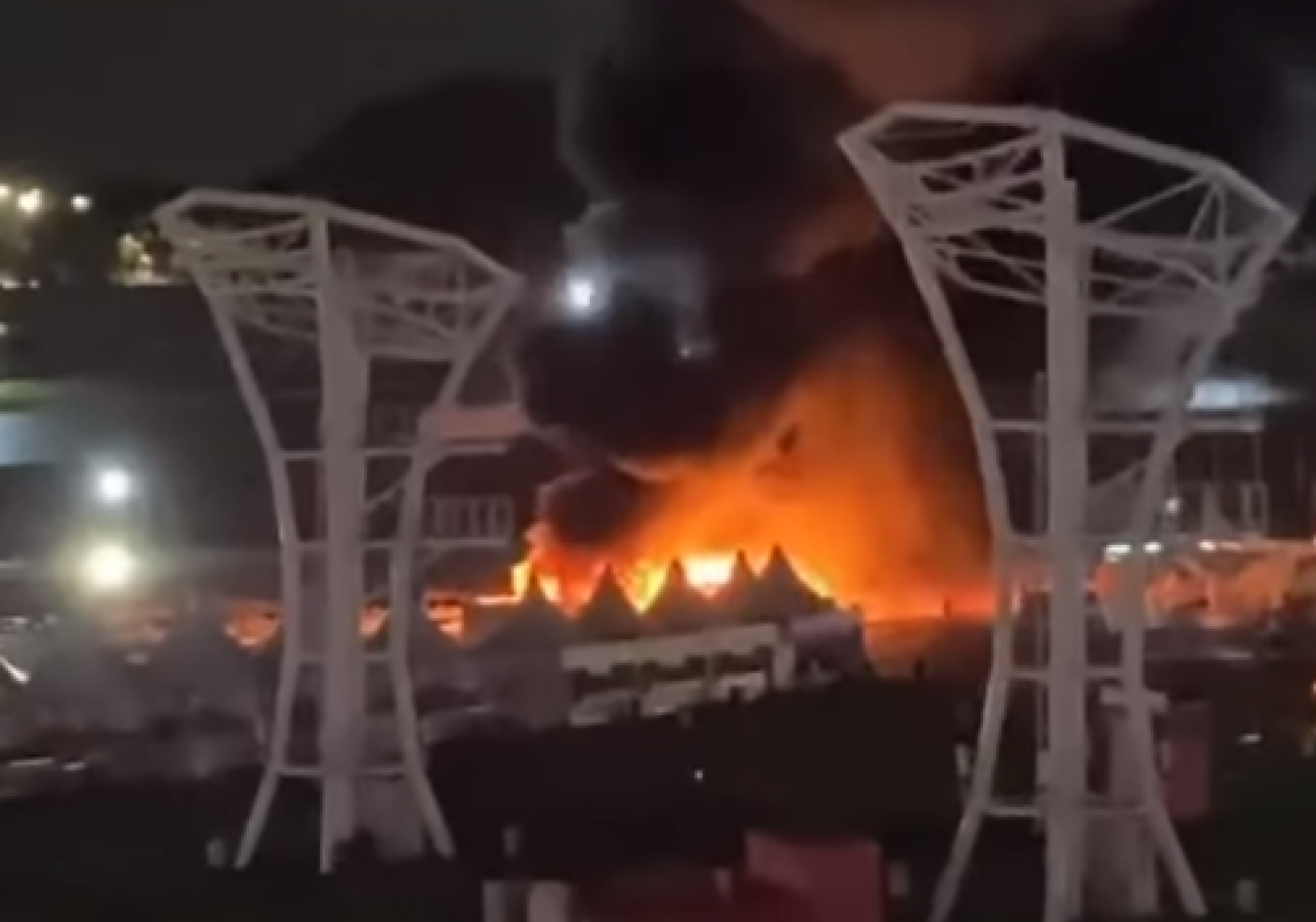 VÍDEO: Incêndio atinge estrutura montada para o Lollapalooza em São Paulo