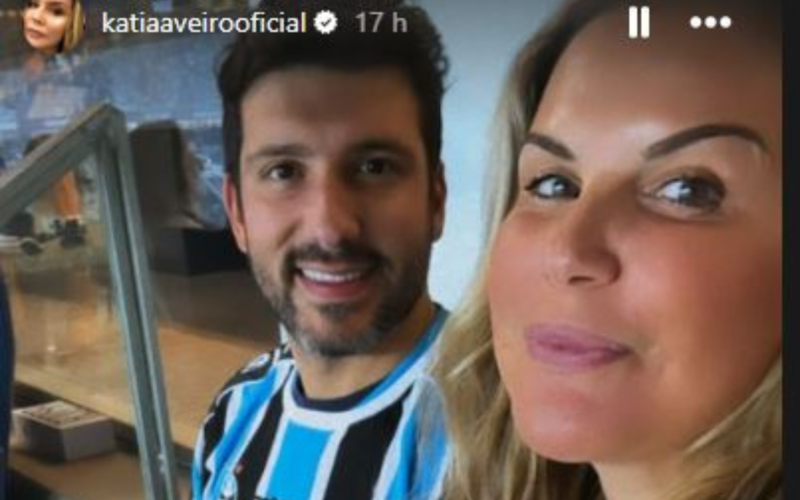 Kátia Aveiro com o marido na Arena do Grêmio  | abc+