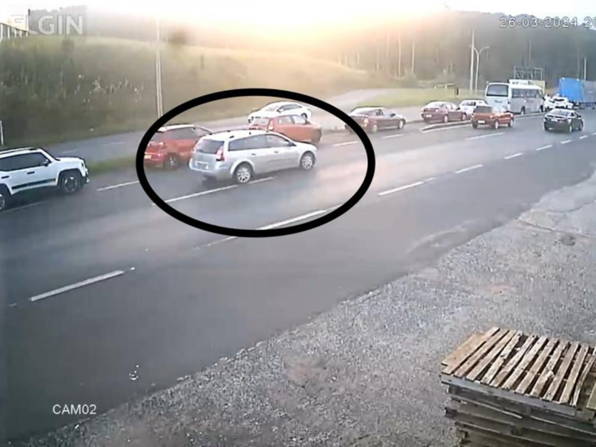 RS-239: Identificado carro suspeito de arremessar motociclista contra Troller T4 em Parobé