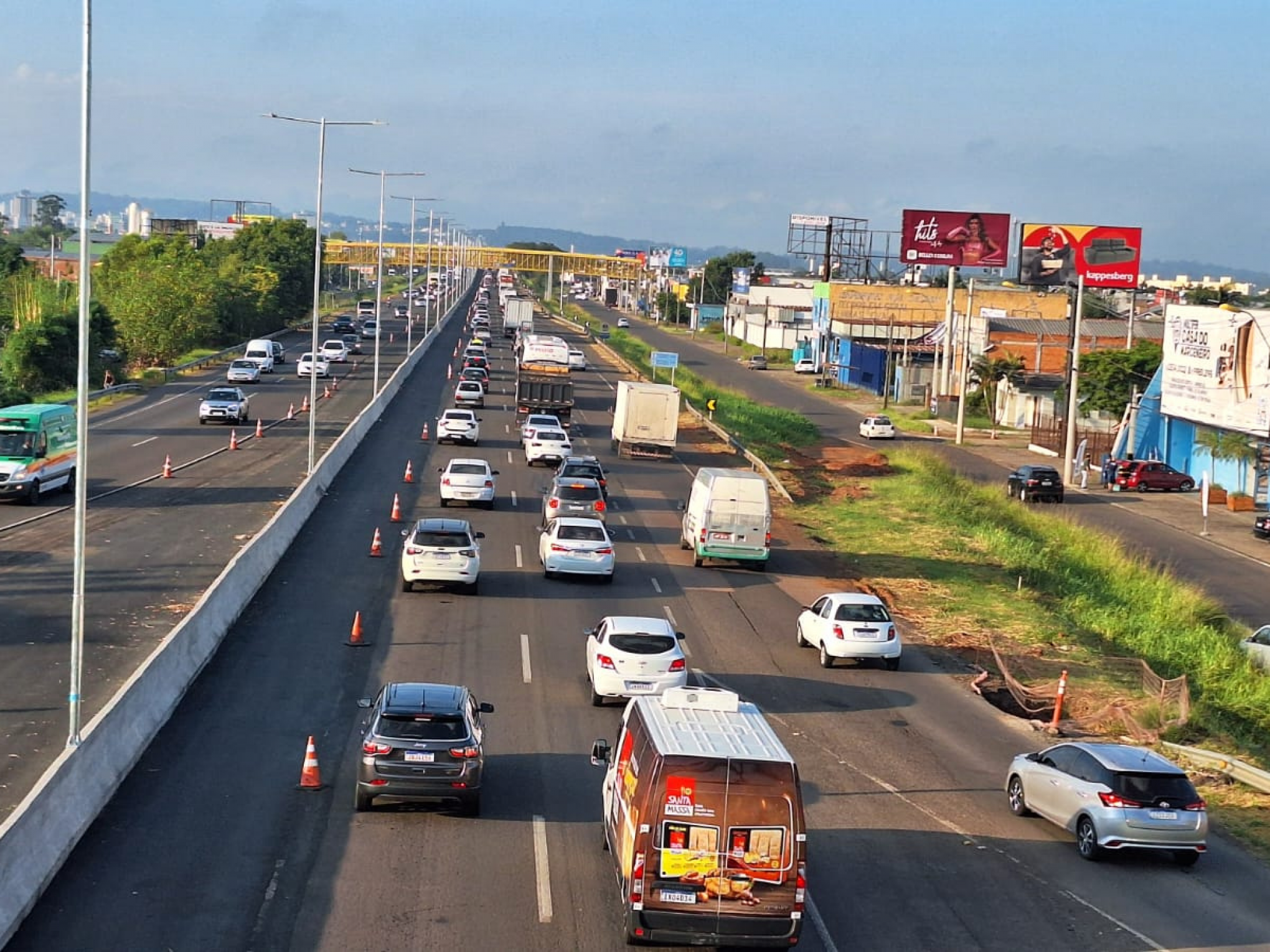 BR-116: Com pontos de lentidão em São Leopoldo e Canoas, veja como está o trânsito na região