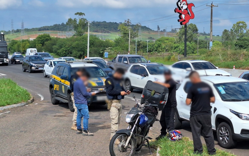 Motociclista fica ferido em acidente na BR-116