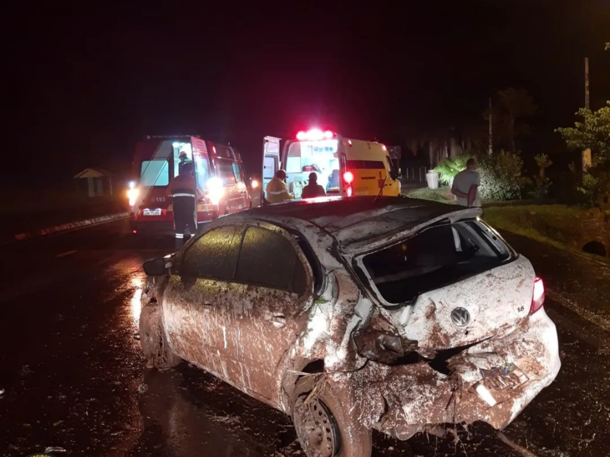 ACIDENTE DE TRÂNSITO: Homem fica gravemente ferido após carro capotar na RS-122
