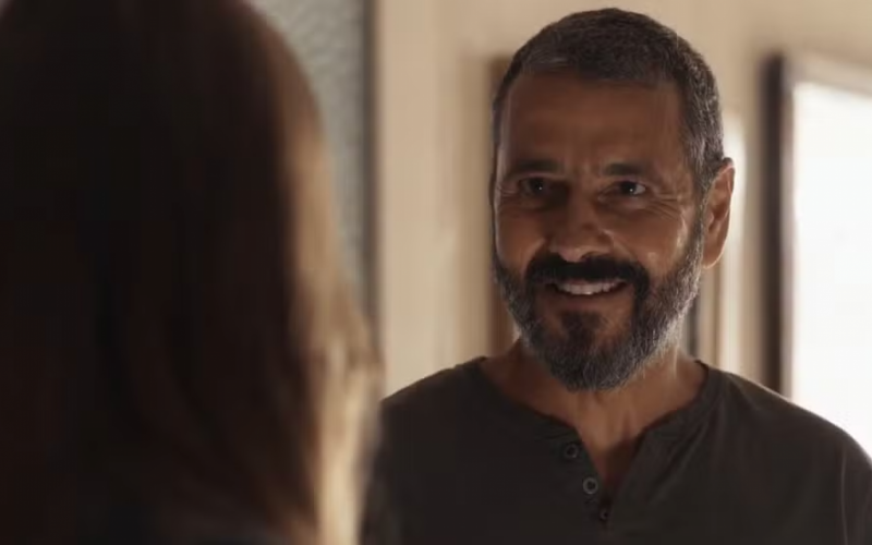 Em Renascer, José Inocêncio (Marcos Palmeira) fica maravilhado ao ver Buba (Gabriela Medeiros) grávida   | abc+