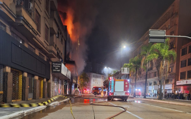 INCÊNDIO: Pousada pega fogo e 10 pessoas morrem em Porto Alegre  | abc+