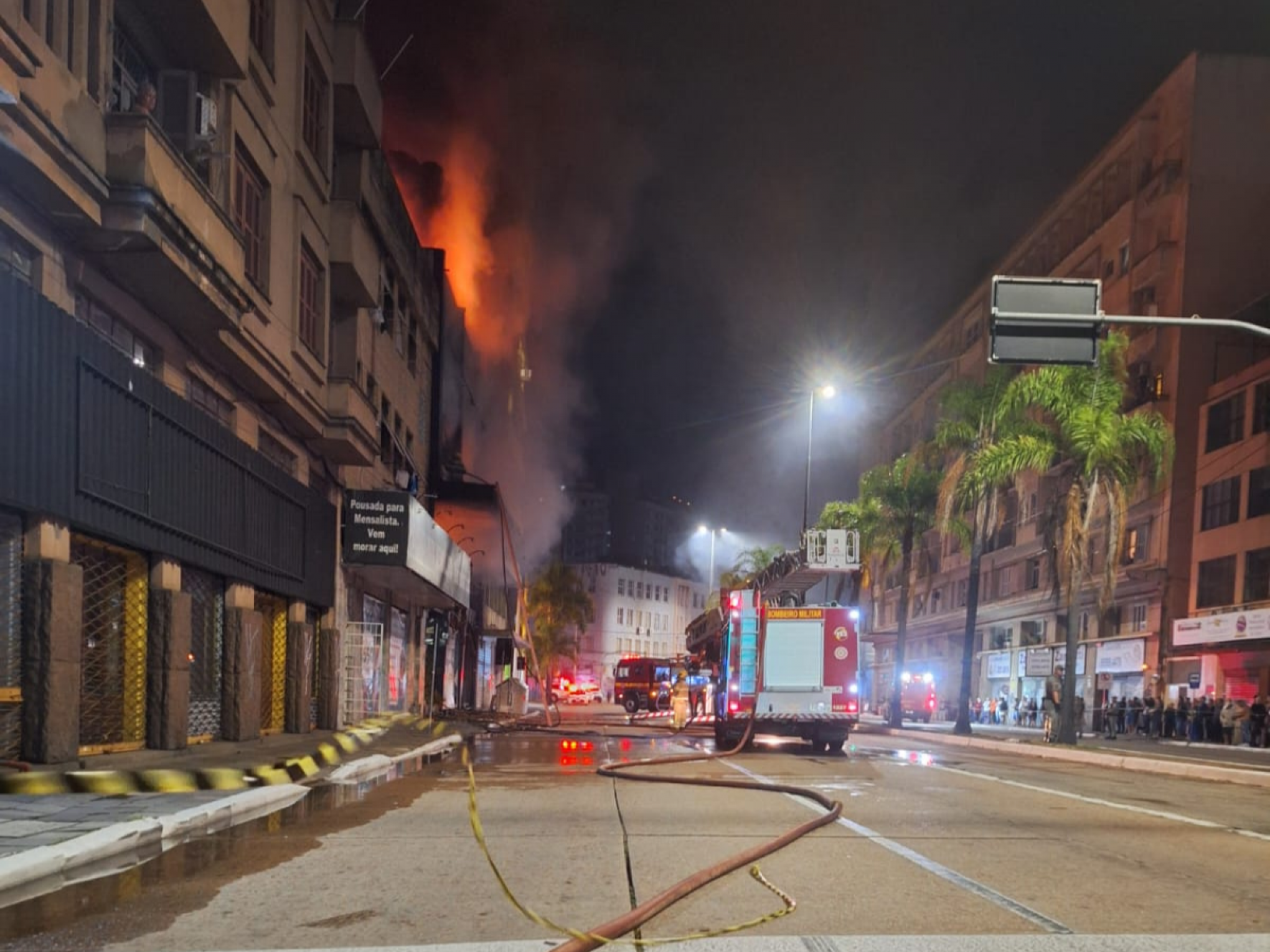 INCÊNDIO: Vítima se joga de prédio em chamas e fica em estado grave; saiba como estão os demais feridos em pousada