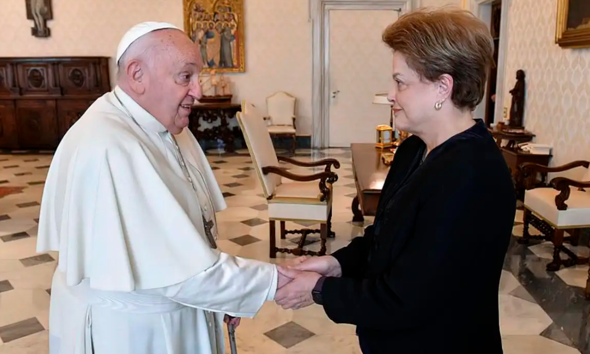 "Reze por mim, que eu rezo pela senhora": Papa Francisco recebe Dilma Rousseff no Vaticano