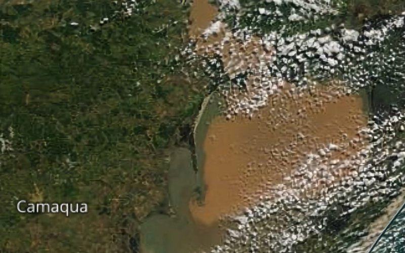 Água descendo do Guaíba e entrando na Lagoa dos Patos  | abc+