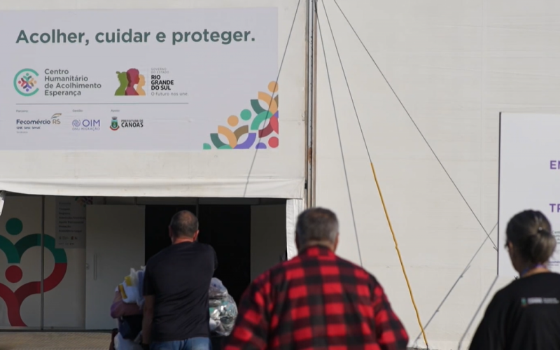 Primeiras famílias foram encaminhadas para o Centro Esperança na tarde desta segunda-feira (22)