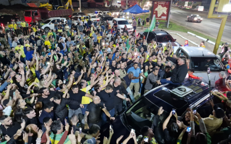 BOLSONARO NO RS: "Não vamos desistir do nosso Brasil", diz ex-presidente durante visita a São Leopoldo