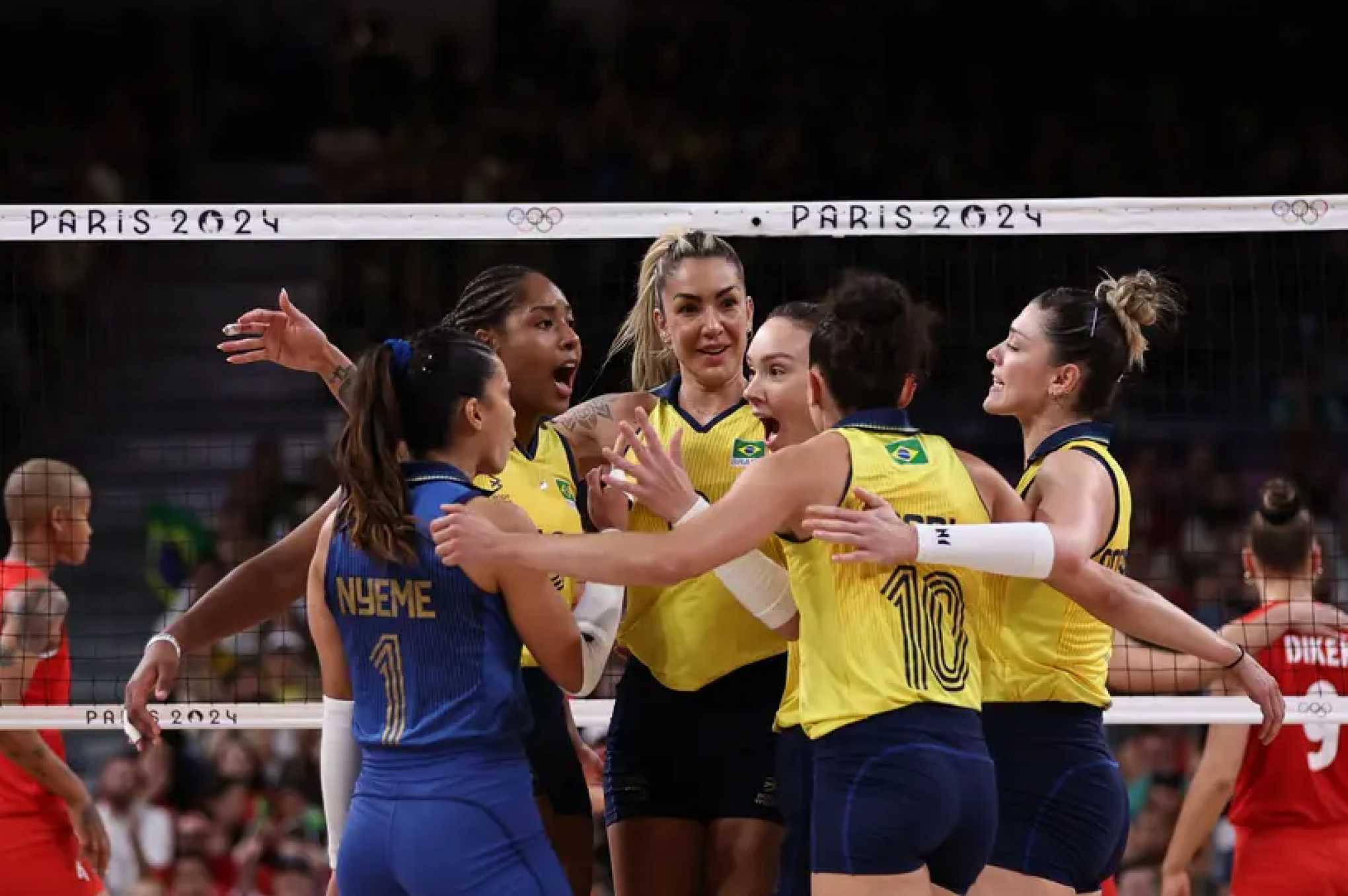 Brasil supera Turquia e conquista bronze no vôlei feminino em Paris